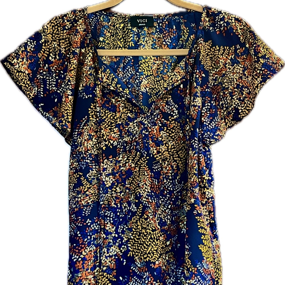 Vici Small/Medium Silky Flutter Short Sleeve Botanical Print Top